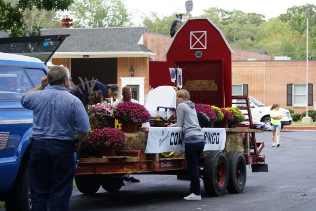 Getting the float ready for the parade-Heritage Days 9-20-08